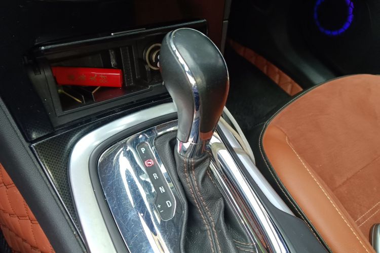 别克 君威 2015款 1.6T 精英技术型中控内饰18