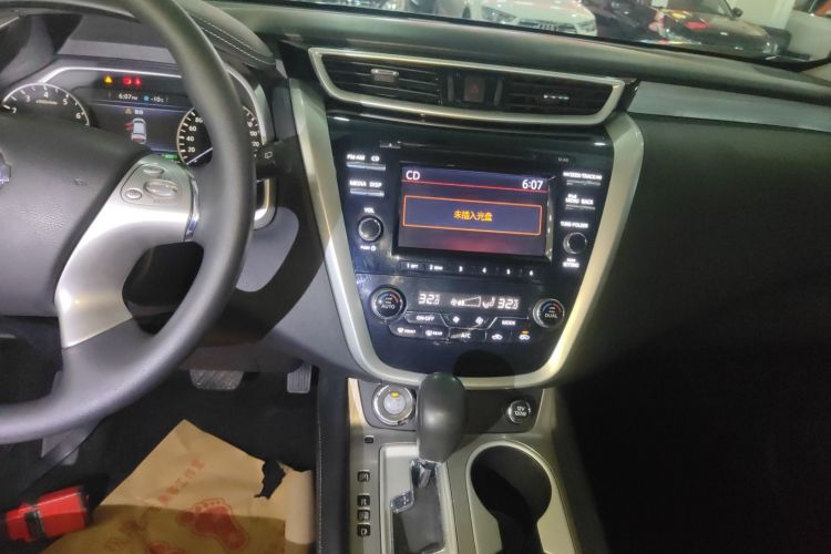 日产 楼兰 2015款 2.5L XE 两驱精英版中控内饰16