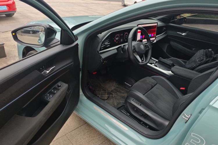 大众 帕萨特 2025款 Pro 380TSI 星空龙尊版中控内饰20