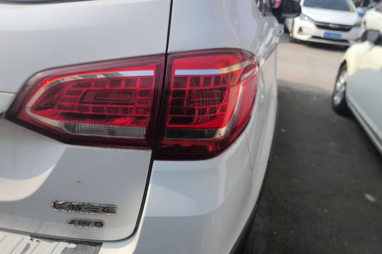 哈弗H6 2015款 改款 运动版 1.5T 手动四驱精英型车身外观9