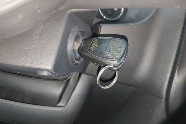 Jeep 指南者(进口) 2014款 改款 2.4L 四驱舒适版中控内饰7001