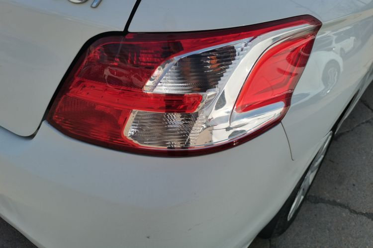 标致301 2016款 1.6L 手动舒适版车身外观9