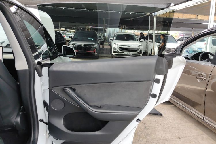 特斯拉 Model Y 2022款 后轮驱动版中控内饰7006