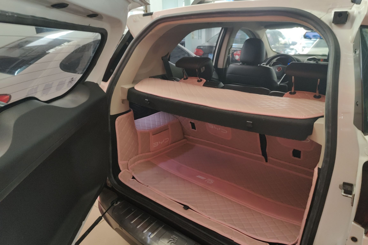 比亚迪 元 2017款 1.5L 自动酷炫互联型机舱底盘23