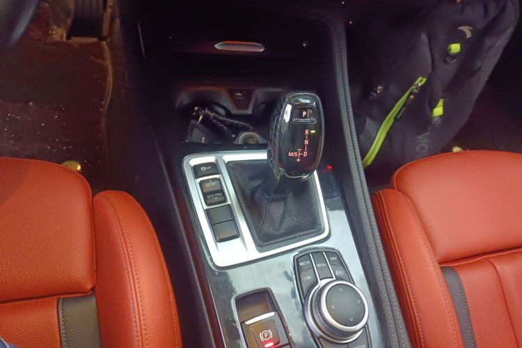 宝马1系 2021款 125i M运动曜夜版中控内饰18