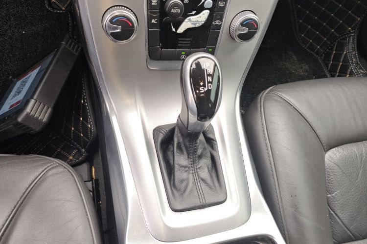 沃尔沃S80L 2015款 2.0T T5 智逸版中控内饰18