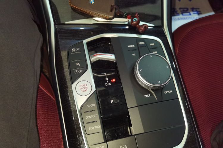 宝马3系 2024款 325Li M运动套装中控内饰18