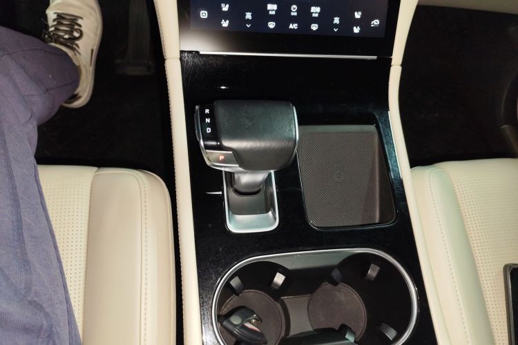 理想汽车 理想ONE 2020款 增程6座版中控内饰18