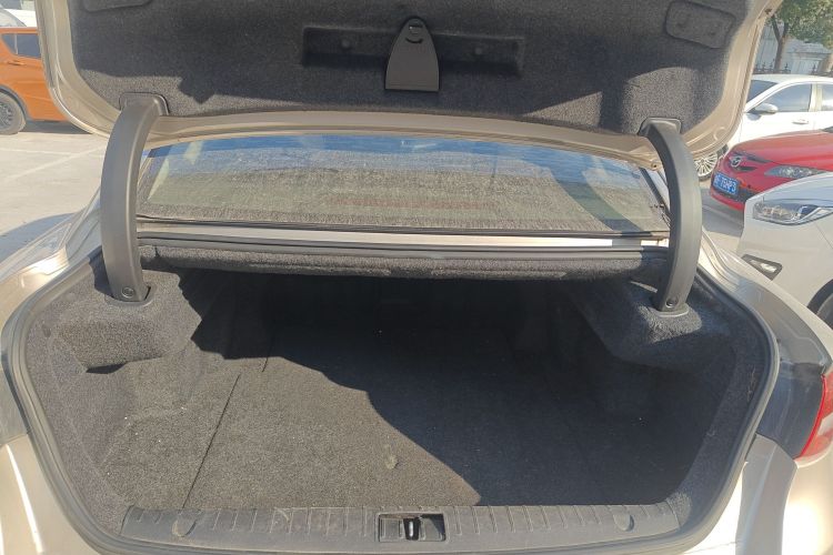 吉利汽车 博瑞 2015款 2.4L 舒适型机舱底盘23