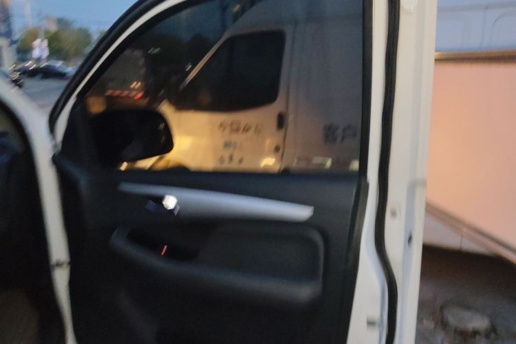 五十铃 瑞迈 2022款 2.8T经典柴油四驱舒适型标轴版JE493ZLQ6E中控内饰7005