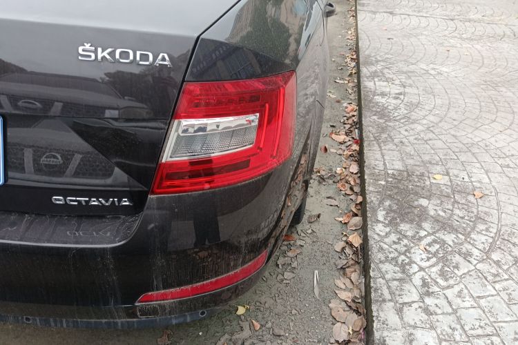 斯柯达 明锐 2015款 1.6L 手动逸杰版车身外观9