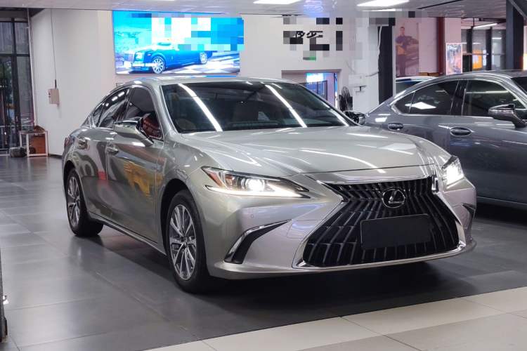 雷克萨斯ES 2023款 260 卓越版车身外观3