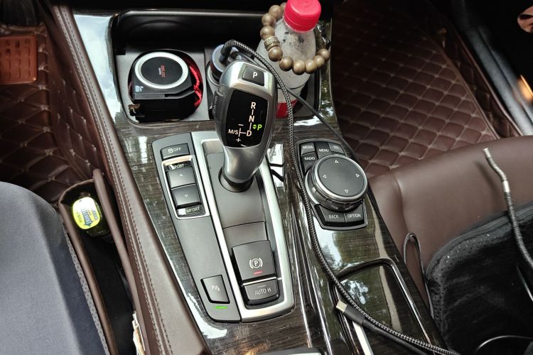 宝马5系 2014款 525Li 豪华设计套装局部细节18