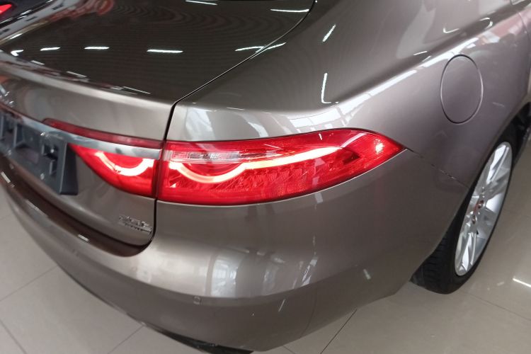 捷豹XFL 2019款 XFL 2.0T 250PS 四驱尊享版车身外观6006