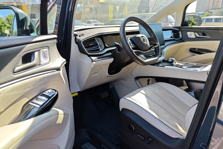 腾势D9 2024款 EV 600 四驱旗舰型中控内饰20