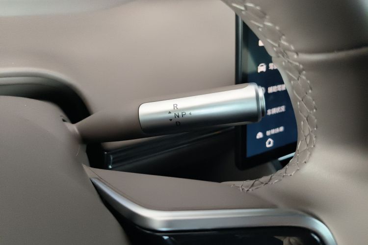 鸿蒙智行 智界R7 2025款 增程 251km Max局部细节18