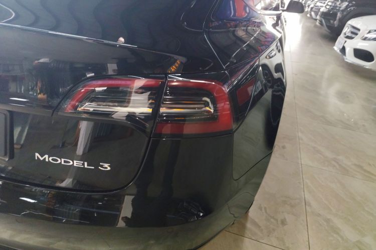 特斯拉 Model 3 2022款 后轮驱动版车身外观9