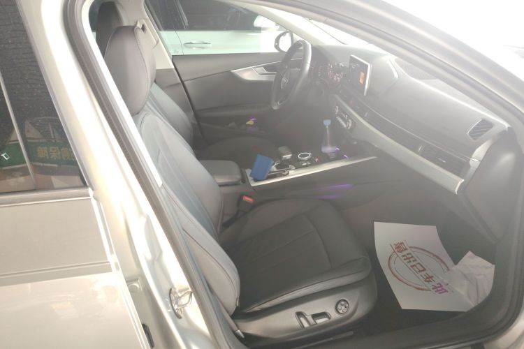 奥迪A4L 2018款 30周年年型 40 TFSI 时尚型局部细节41