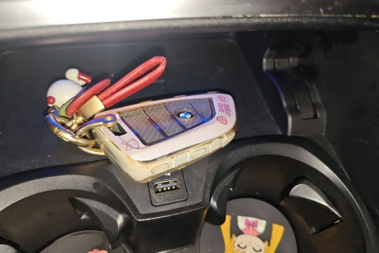 宝马3系 2022款 325Li M运动套装中控内饰7001