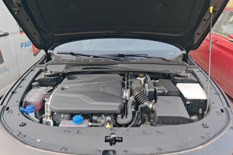 长安UNI-V 2025款 1.5T 500Bar尊贵运动型机舱底盘24