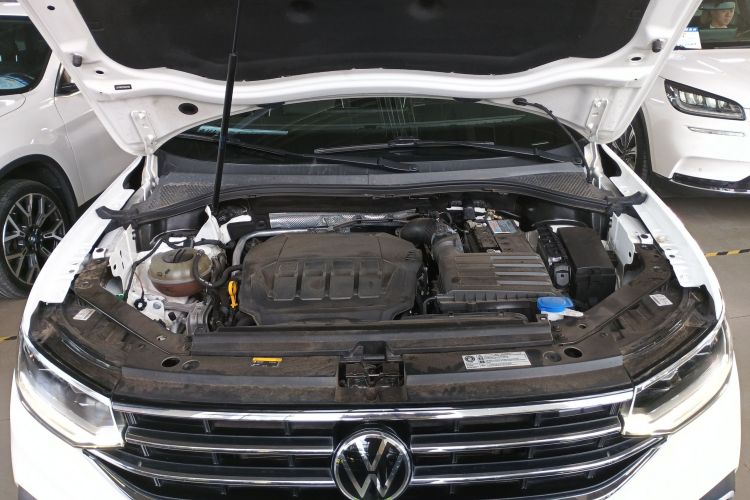 大众 途观L 2022款 330TSI 自动两驱舒享版机舱底盘24