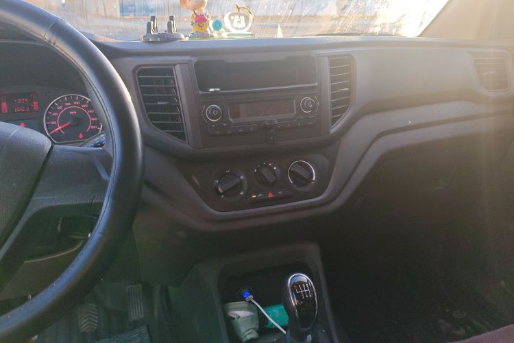 五菱汽车 五菱宏光V 2022款 1.5L劲取版电动助力LAR中控内饰16