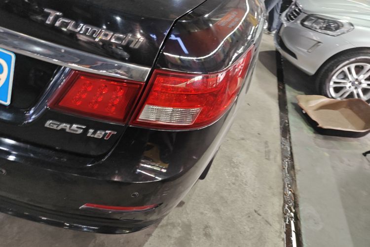 广汽传祺 传祺GA5 2013款 1.8T 自动尊贵版车身外观9