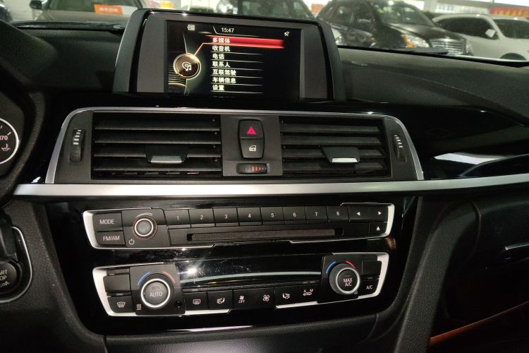 宝马3系 2016款 316Li 时尚型中控内饰16