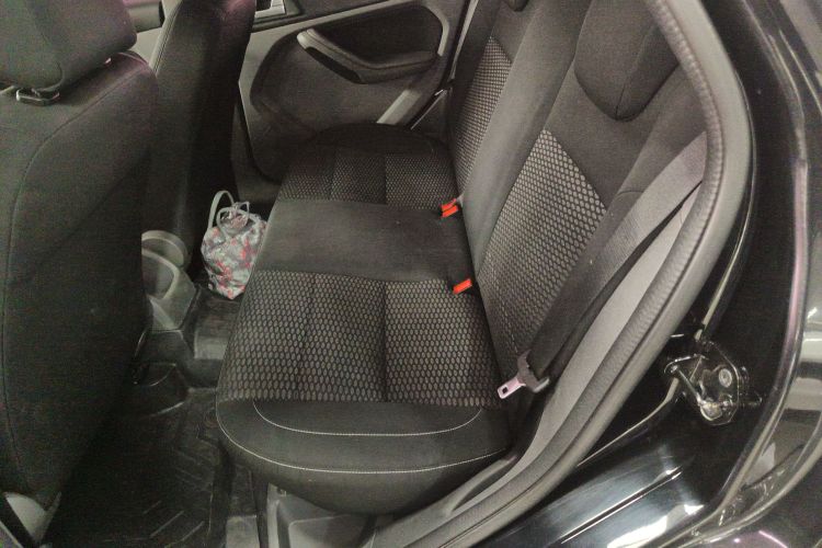 福特 福克斯 2013款 两厢经典 1.8L 手动基本型中控内饰7004