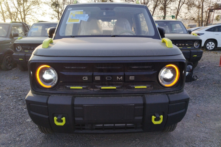 吉利银河 2025款 210km 熊猫骑士车身外观2