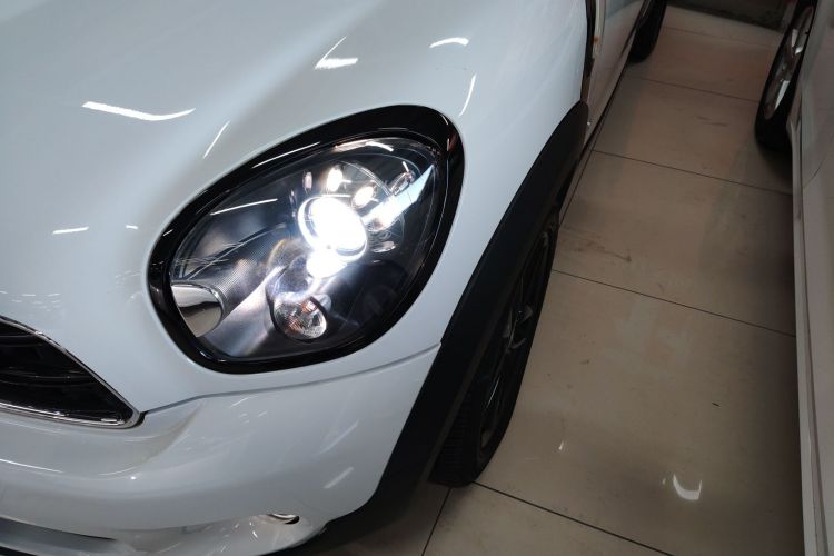 MINI Countryman 2016款 1.6T COOPER ALL4 Fun装备控局部细节36