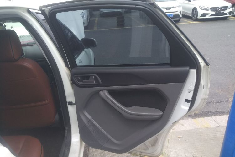 福特 福克斯 2013款 两厢经典 1.8L 自动基本型中控内饰7006