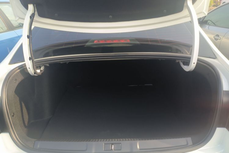 雪铁龙 C4世嘉 2018款 1.6L 手动豪华型机舱底盘23