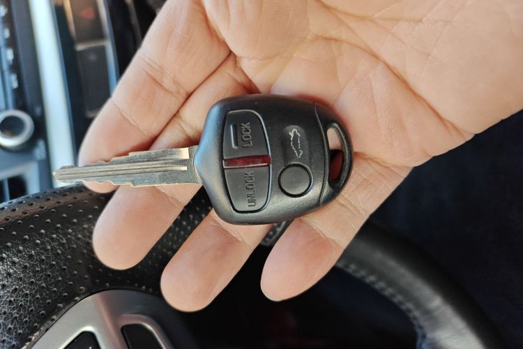 三菱 翼神 2016款 1.8L 手动黑白复刻版中控内饰11