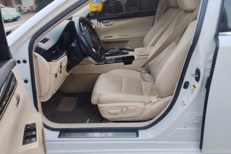 雷克萨斯ES 2013款 250 精英版局部细节19