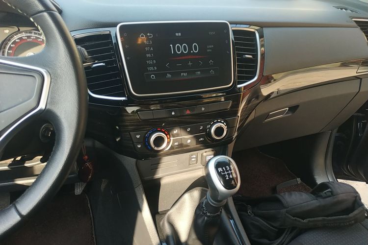 五十铃 铃拓 2020款 2.5T两驱手动领航版 国VI 加长版JE4D25Q6A局部细节16