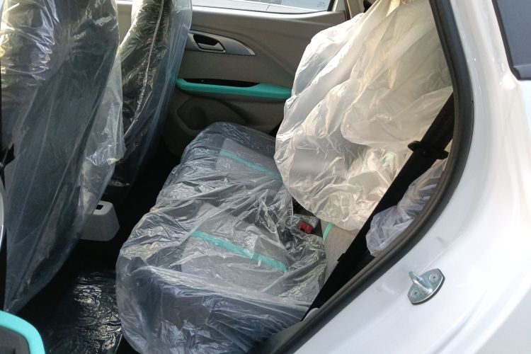 江铃集团新能源 易至EV3 2025款 Plus 330KM舒适型中控内饰21