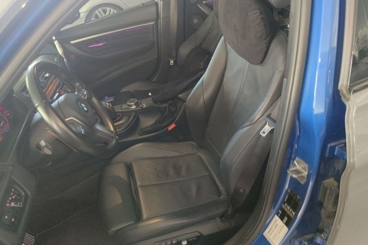 宝马3系 2019款 320i M运动曜夜版中控内饰19