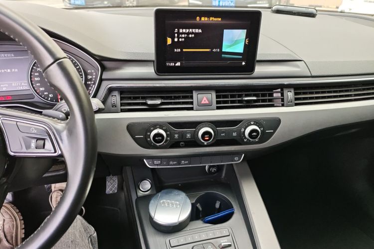 奥迪A4L 2017款 40 TFSI 进取型中控内饰16