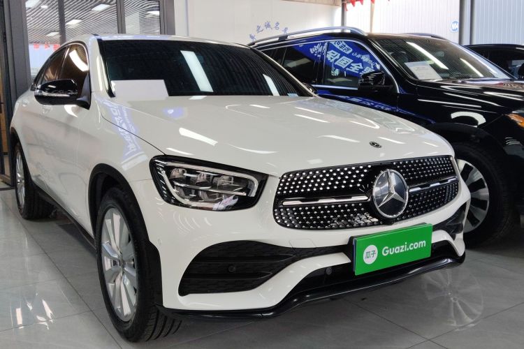 奔驰GLC轿跑 2020款 GLC 260 4MATIC 轿跑SUV车身外观3