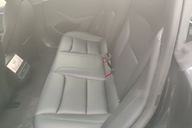 特斯拉 Model 3 2023款 长续航全轮驱动版中控内饰7004
