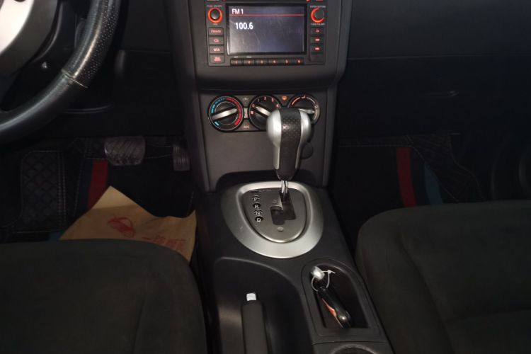 日产 逍客 2015款 2.0XL 酷火 CVT 2WD中控内饰18