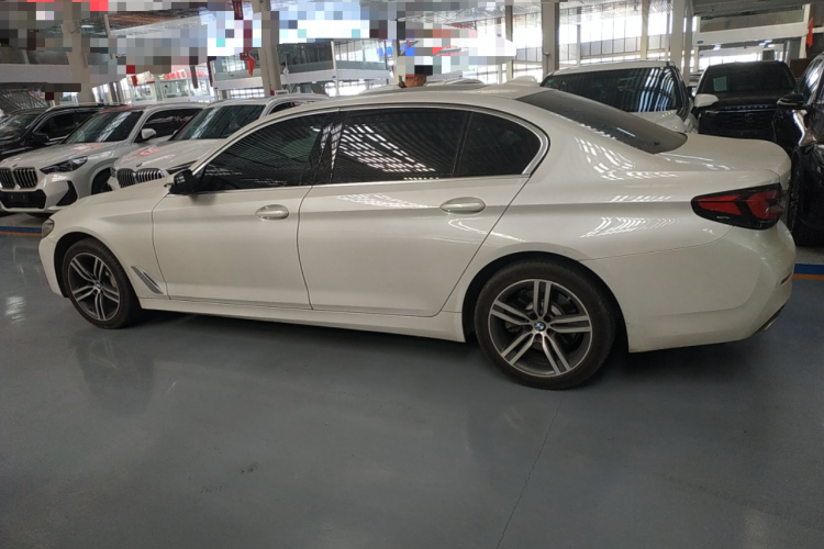 宝马5系 2021款 530Li 领先型 豪华套装车身外观4