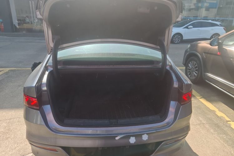 比亚迪 秦PLUS 2021款 DM-i 55KM 旗舰型机舱底盘23