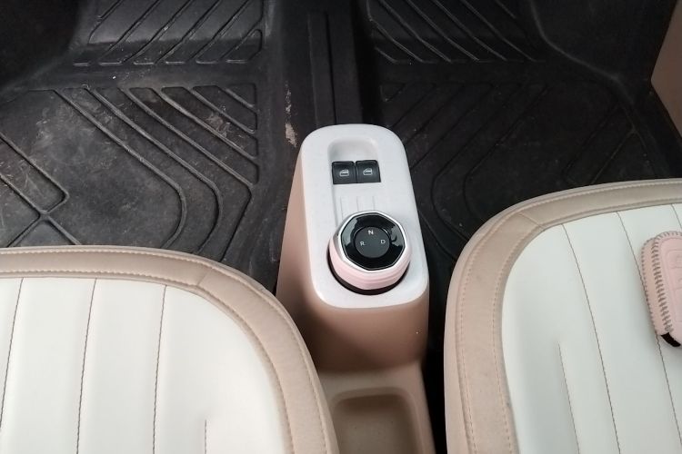 吉利汽车 2023款 熊猫mini 200km 耐力熊中控内饰18