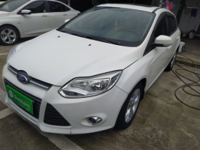 福特 福克斯 2012款 两厢 1.6L 自动风尚型