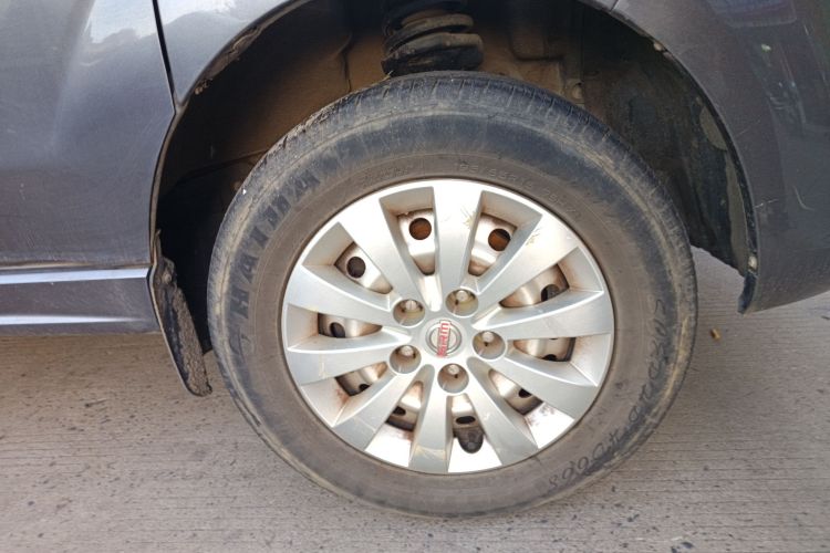 金杯 金海狮 2021款 1.5L 客车工程狮 6座车身外观10