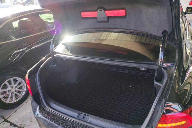 大众 迈腾 2019款 330TSI DSG 豪华型 国VI机舱底盘23