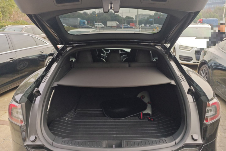 特斯拉 2017款 Model S 75D 标准续航版机舱底盘23