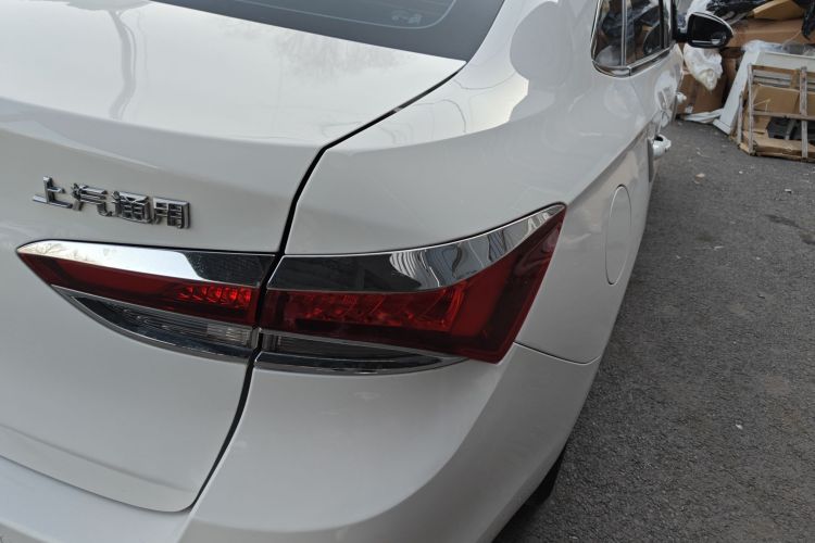 别克 英朗 2021款 改款 1.3T 自动轻混动精英型车身外观9